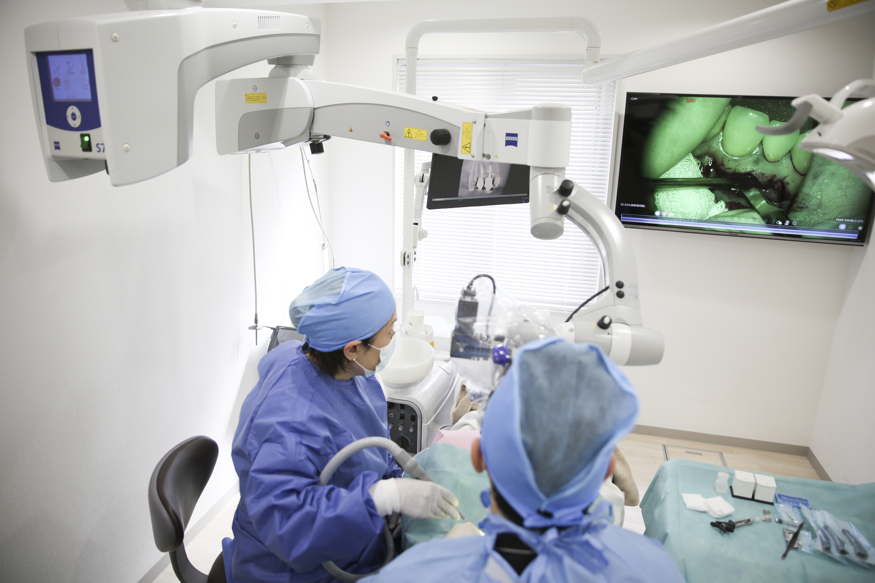 日本顕微鏡歯科学会認定医である副院長による最先端の顕微鏡歯科治療