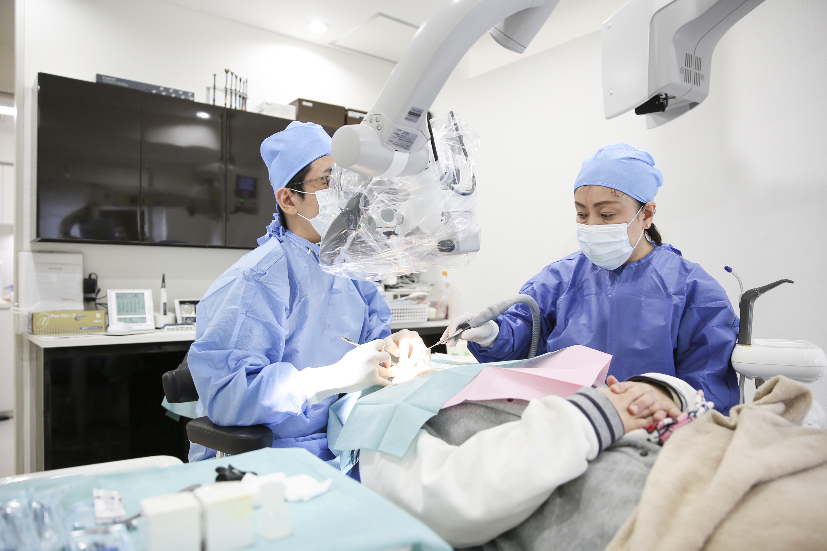 日本顕微鏡歯科学会認定医である副院長による最先端の顕微鏡歯科治療